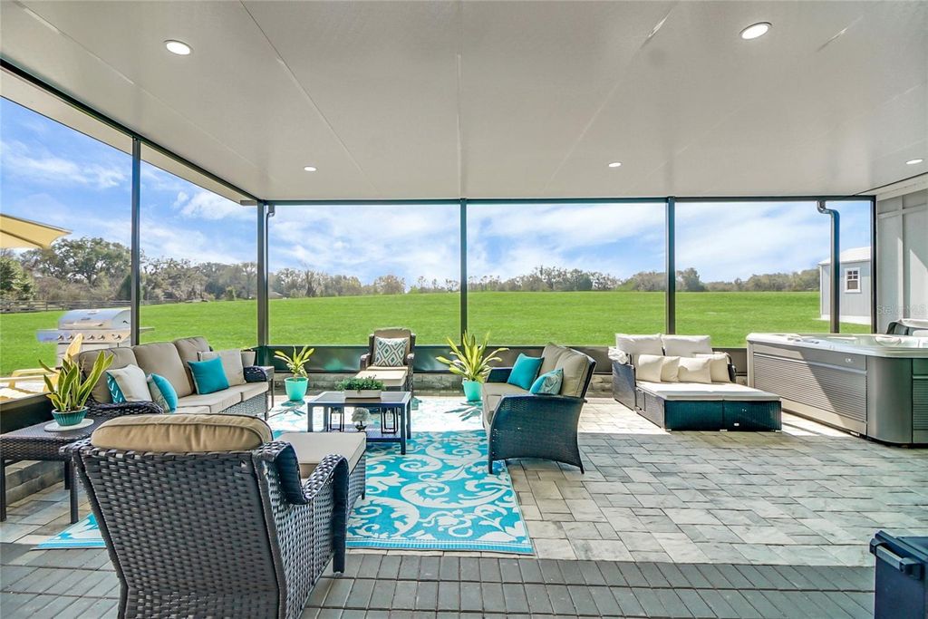 Image 21 of property listing at 1679 E COUNTY ROAD 462, Wildwood, FL 34785