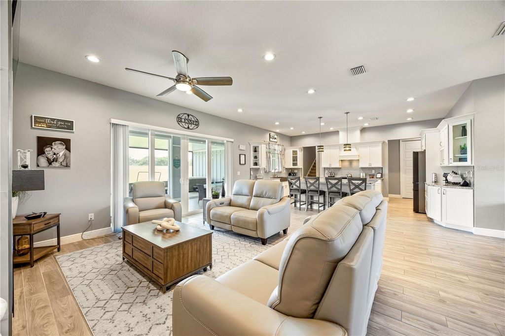 Image 27 of property listing at 1679 E COUNTY ROAD 462, Wildwood, FL 34785