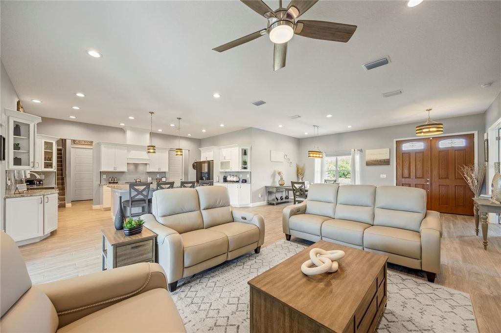 Image 28 of property listing at 1679 E COUNTY ROAD 462, Wildwood, FL 34785