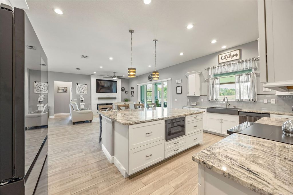 Image 35 of property listing at 1679 E COUNTY ROAD 462, Wildwood, FL 34785