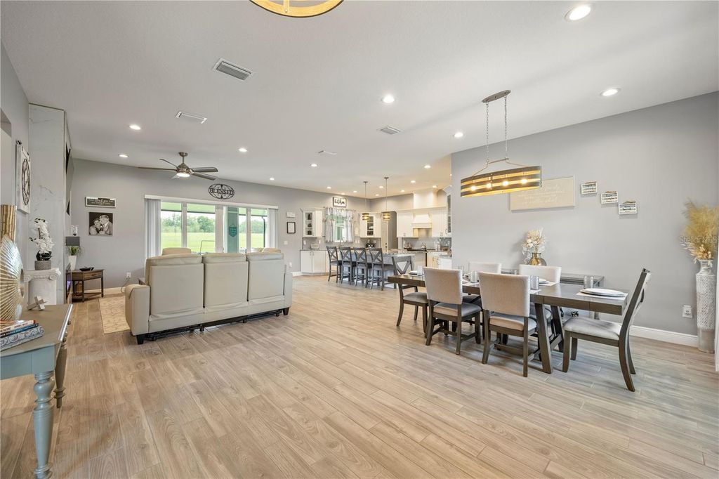 Image 9 of property listing at 1679 E COUNTY ROAD 462, Wildwood, FL 34785