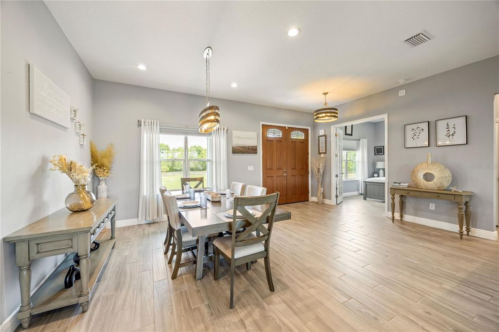 Image 10 of property listing at 1679 E COUNTY ROAD 462, Wildwood, FL 34785