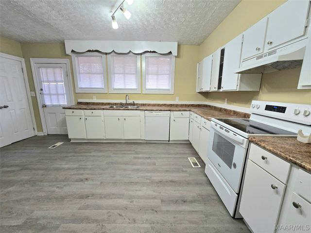 122 S CAPITOL Parkway, Montgomery, AL 36107