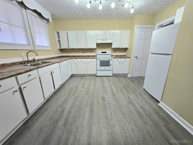 122 S CAPITOL Parkway, Montgomery, AL 36107