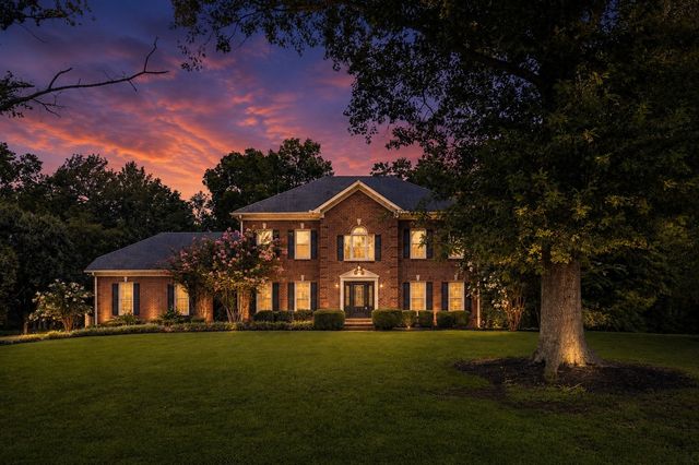 2212 Oak Cir, Franklin, TN 37064