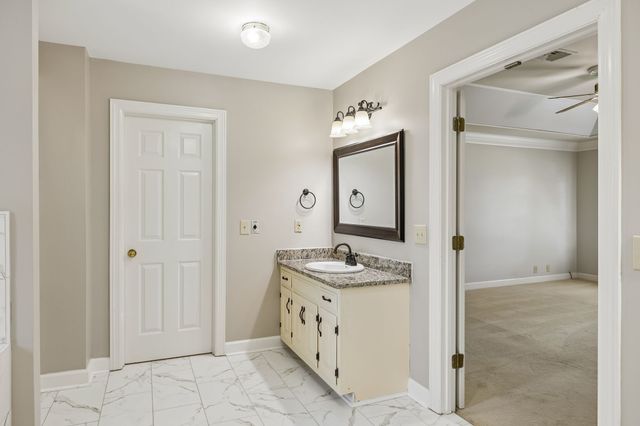 2212 Oak Cir, Franklin, TN 37064