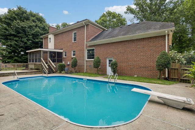 2212 Oak Cir, Franklin, TN 37064