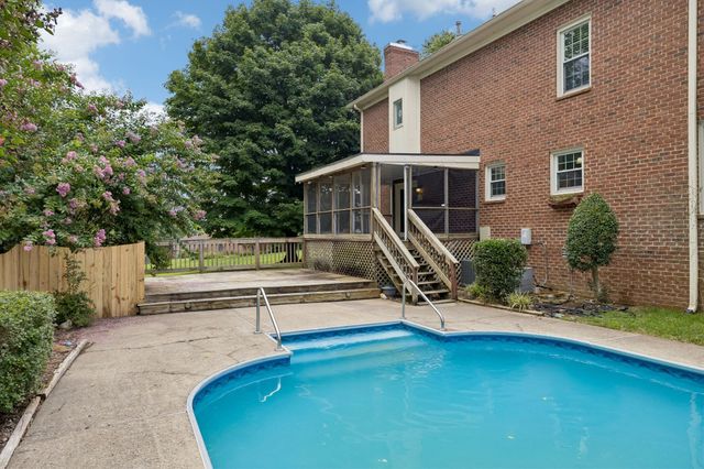 2212 Oak Cir, Franklin, TN 37064