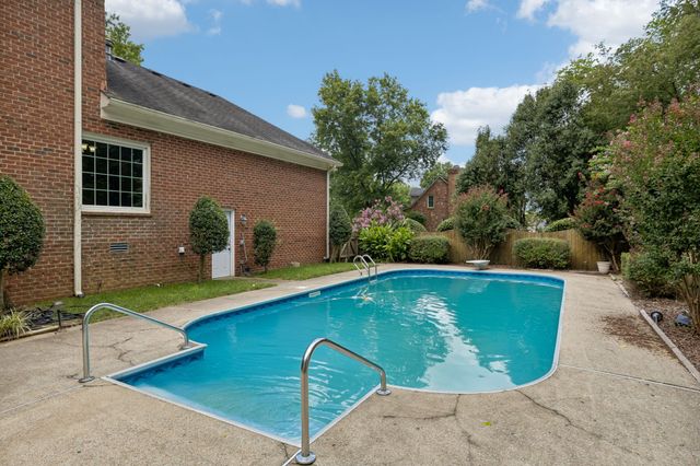 2212 Oak Cir, Franklin, TN 37064