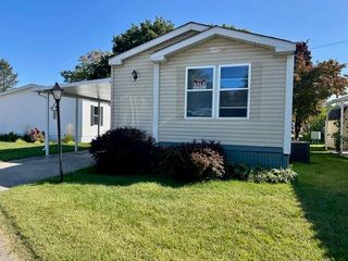 1153 W Glenlord Road 22, Saint Joseph, MI 49085