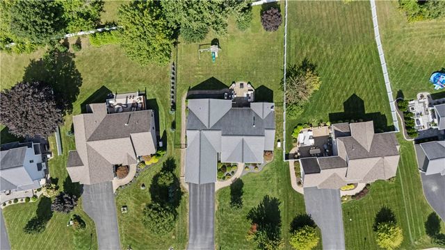 11 Montgomery Glen Drive, Webster, NY 14580