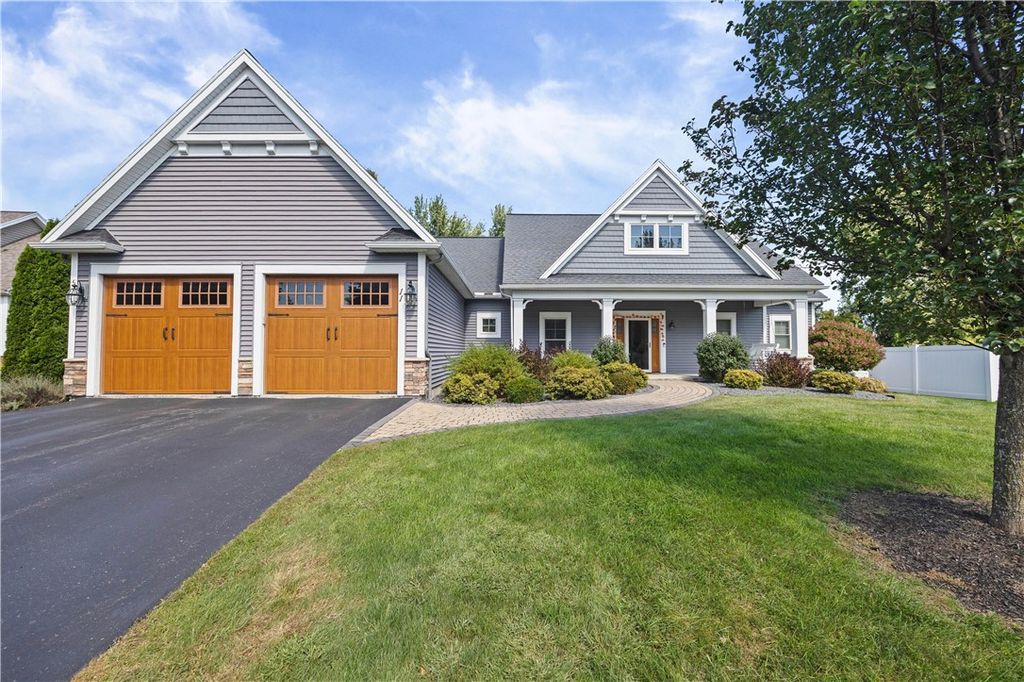 11 Montgomery Glen Drive, Webster, NY 14580