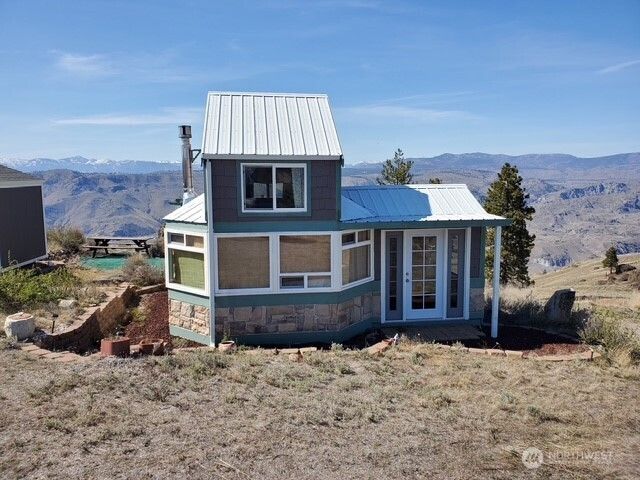 237 Spring Canyon Rd, Orondo, WA 98843