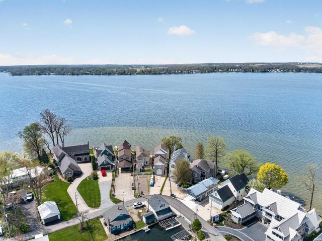 8099 E Rosella Street, Syracuse, IN 46567