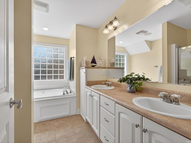 8099 E Rosella Street, Syracuse, IN 46567