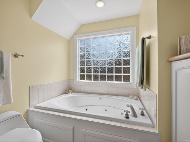 8099 E Rosella Street, Syracuse, IN 46567