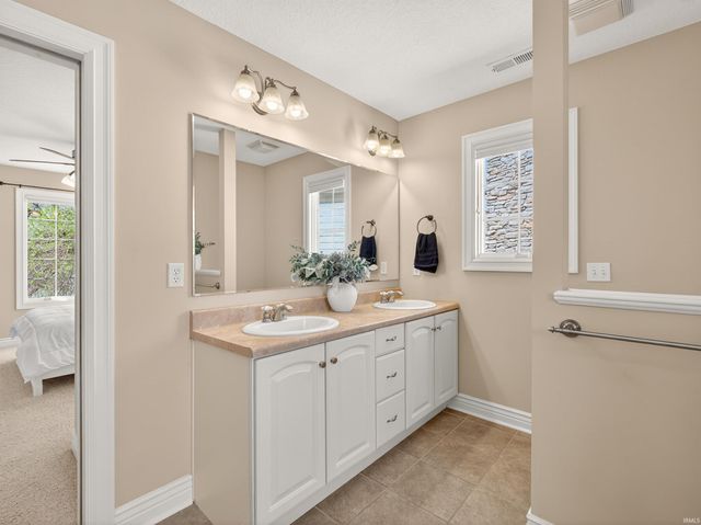 8099 E Rosella Street, Syracuse, IN 46567