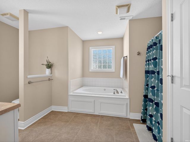 8099 E Rosella Street, Syracuse, IN 46567