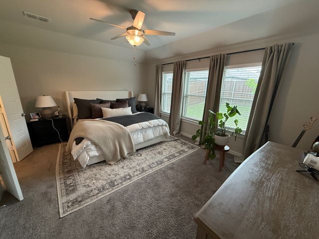 645 Olympic Way, Red Oak, TX 75154