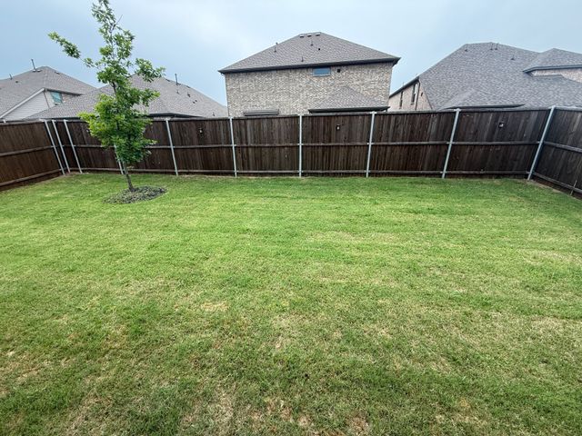 645 Olympic Way, Red Oak, TX 75154