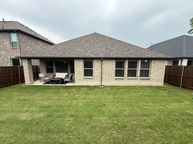 645 Olympic Way, Red Oak, TX 75154