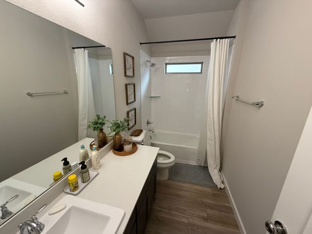 645 Olympic Way, Red Oak, TX 75154