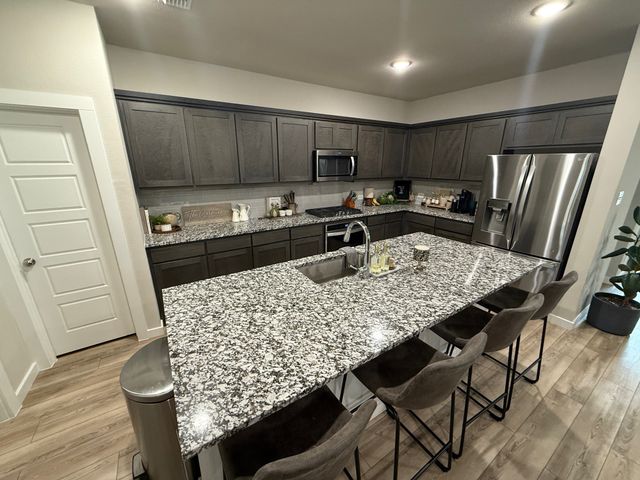 645 Olympic Way, Red Oak, TX 75154