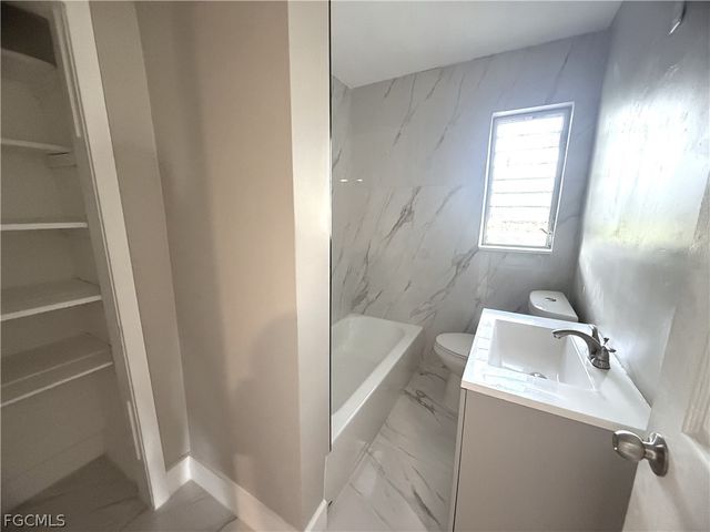 3350 Apache ST, Fort Myers, FL 33916