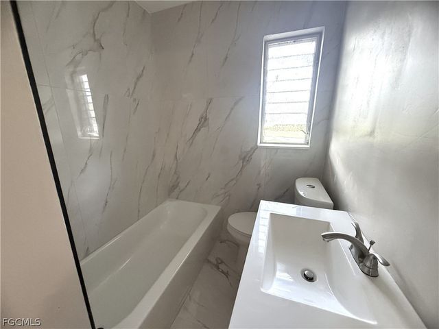 3350 Apache ST, Fort Myers, FL 33916