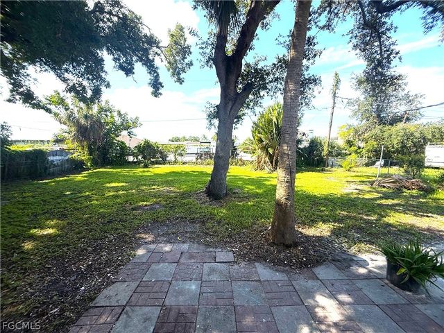 3350 Apache ST, Fort Myers, FL 33916