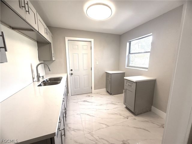 3350 Apache ST, Fort Myers, FL 33916