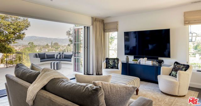 3922 Glenridge Drive, Sherman Oaks, CA 91423