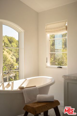 3922 Glenridge Drive, Sherman Oaks, CA 91423