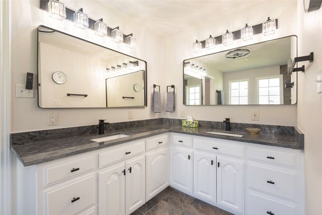 2020 Arbor Bend Street, Bonham, TX 75418