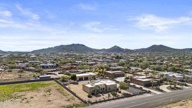 2617 W DESERT HILLS Drive, Phoenix, AZ 85086