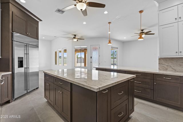 2617 W DESERT HILLS Drive, Phoenix, AZ 85086