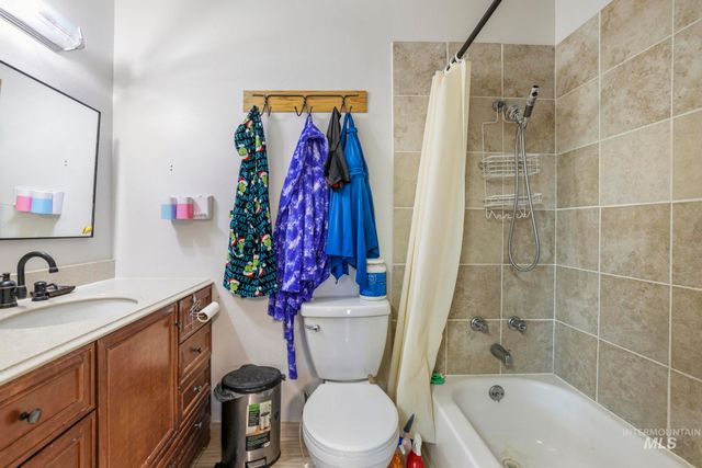 833 Madrona St N, Twin Falls, ID 83301