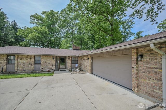 2693 Ehrhart Drive, Springfield, OH 45502