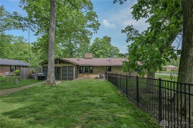 2693 Ehrhart Drive, Springfield, OH 45502