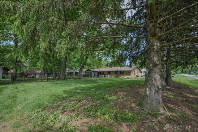 2693 Ehrhart Drive, Springfield, OH 45502