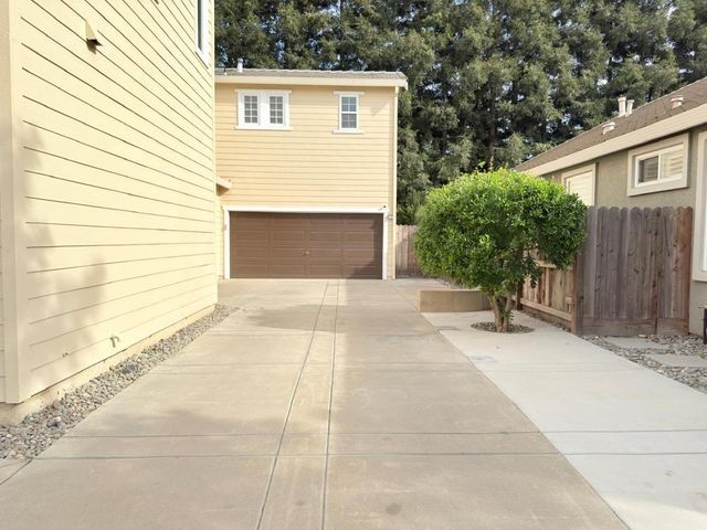 1463 Estrella Way, Turlock, CA 95382