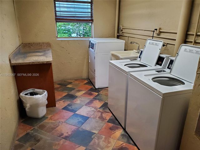 1300 Moffett St 109, Hallandale Beach, FL 33009