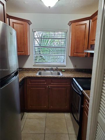 1300 Moffett St 109, Hallandale Beach, FL 33009