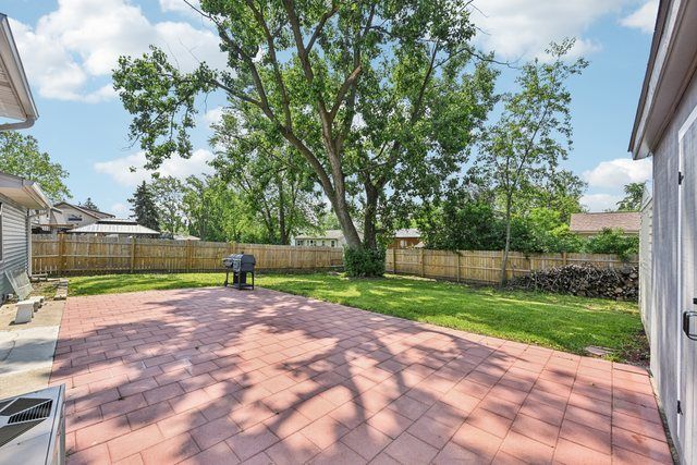 223 Lee Lane, Bolingbrook, IL 60440
