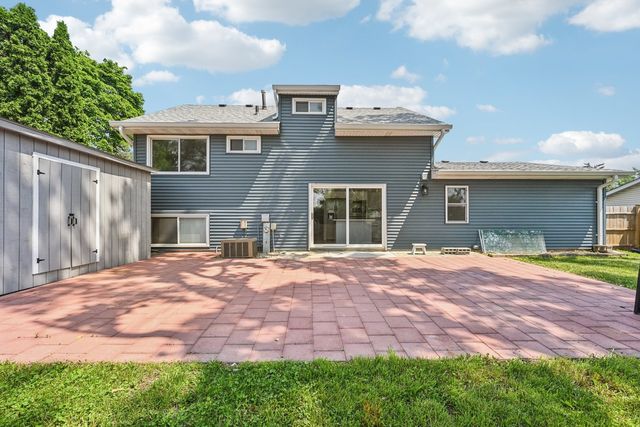 223 Lee Lane, Bolingbrook, IL 60440