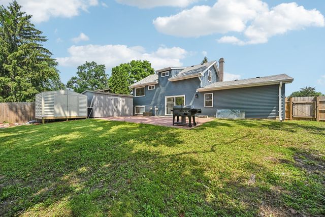 223 Lee Lane, Bolingbrook, IL 60440