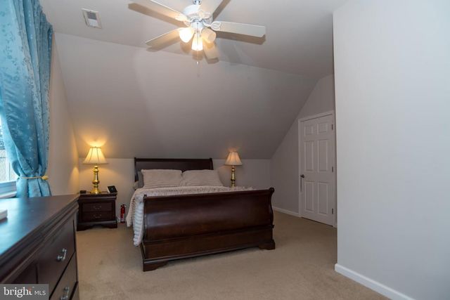 70 HUCKLEBERRY LN, Levittown, PA 19055