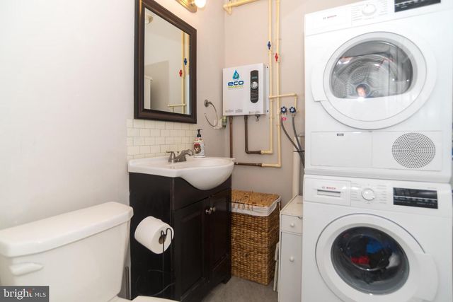 70 HUCKLEBERRY LN, Levittown, PA 19055