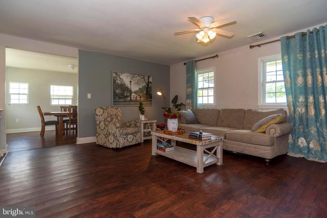 70 HUCKLEBERRY LN, Levittown, PA 19055