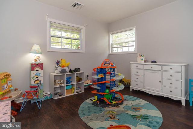 70 HUCKLEBERRY LN, Levittown, PA 19055